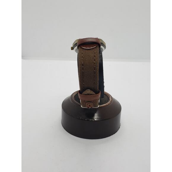 Select women's watch. Large face, Small leaves on watch face. - Picture 6 of 7